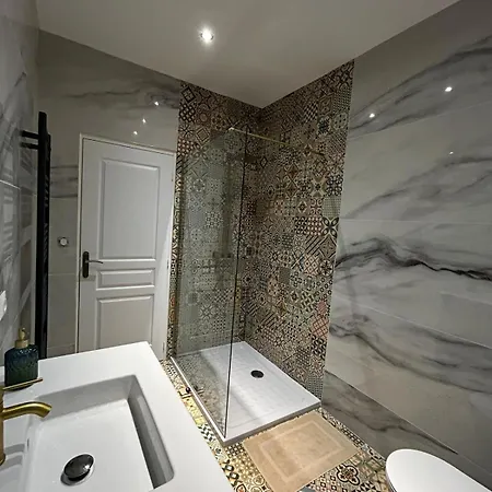 Au Papillon Des Coteaux * Magenta