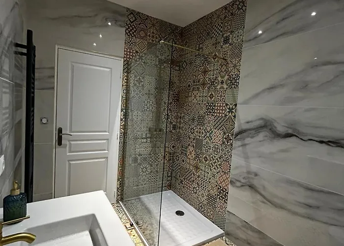 Au Papillon Des Coteaux * Magenta